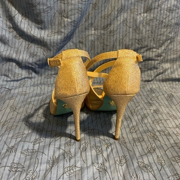 Blue by Betsey Johnson Tacie womens cross glitter heels 7 - Picture 4 of 5